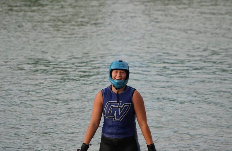 Cara waterskiing